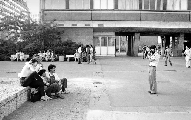 Die DDR wollte ihre fortschrittliche Offenheit demonstrieren: Mahmoud Dabdoub machte ein Foto eines Fotos in Leipzig, 1984 (ohne Titel)