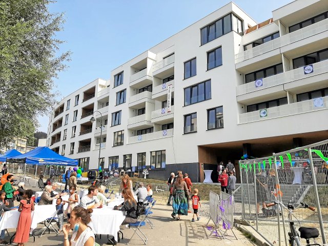 Der Boden gehört dem Trust, die günstigen Wohnungen, denen die sie bewohnen: Neubau des Community Land Trust Brüssel