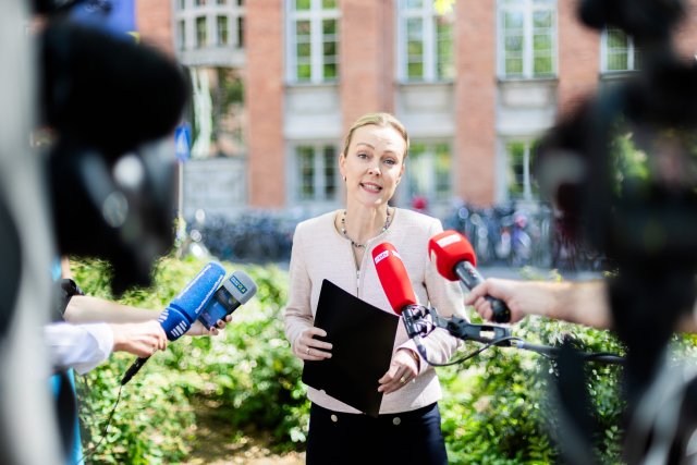 Mit ihrem typischen Lächeln verkündete Manja Schreiner den für sie bitteren Schritt des Amtsverzichts.