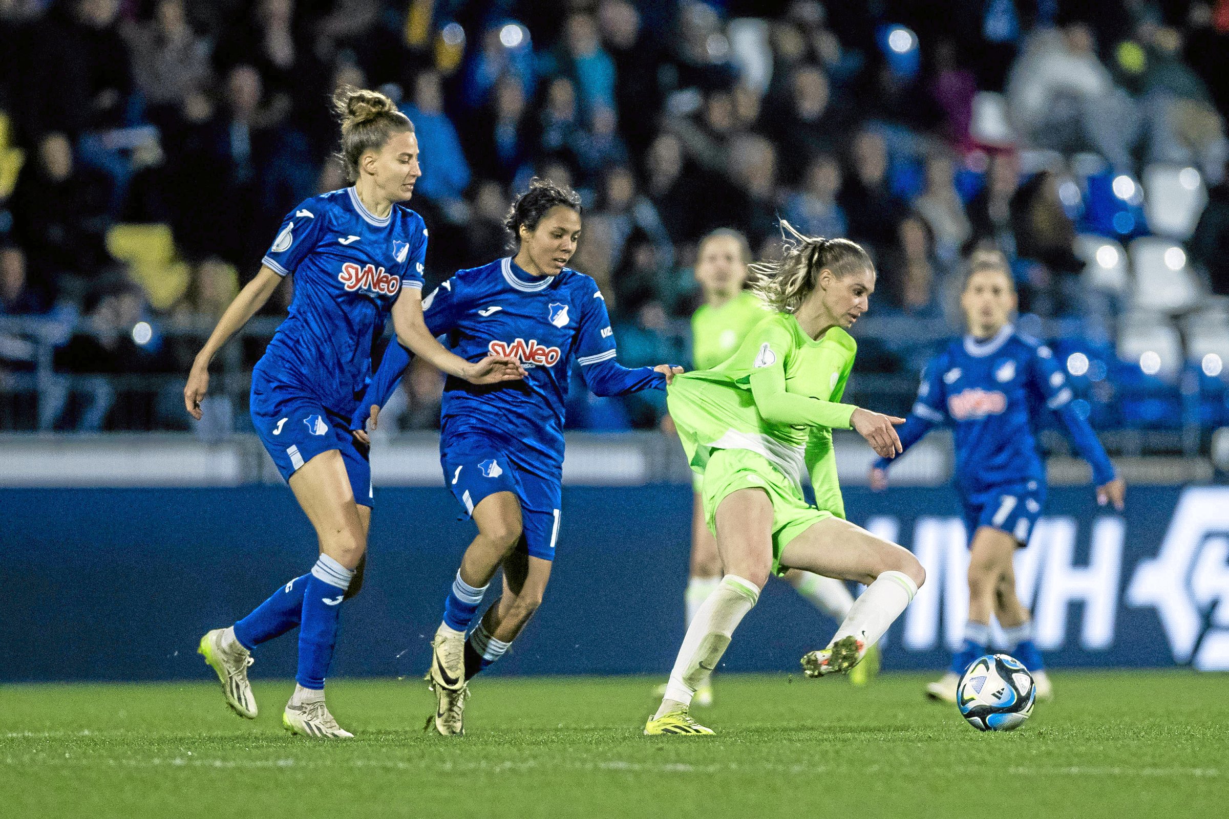 Football féminin : Les femmes dans le football : le long chemin vers l’égalité