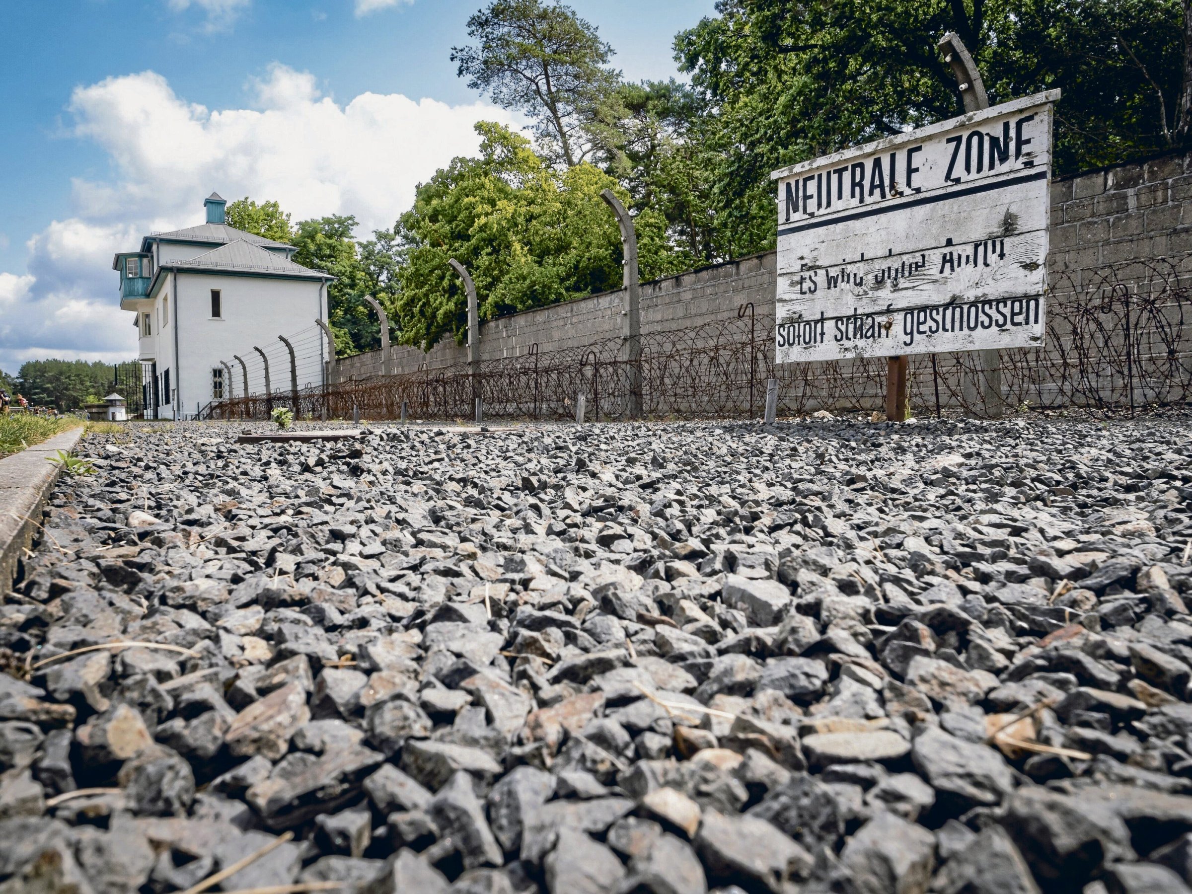 Die Lagermauer des ehemaligen KZ Sachsenhausen. Hier war Bernt H. Lund von 1944 bis 1945 inhaftiert.