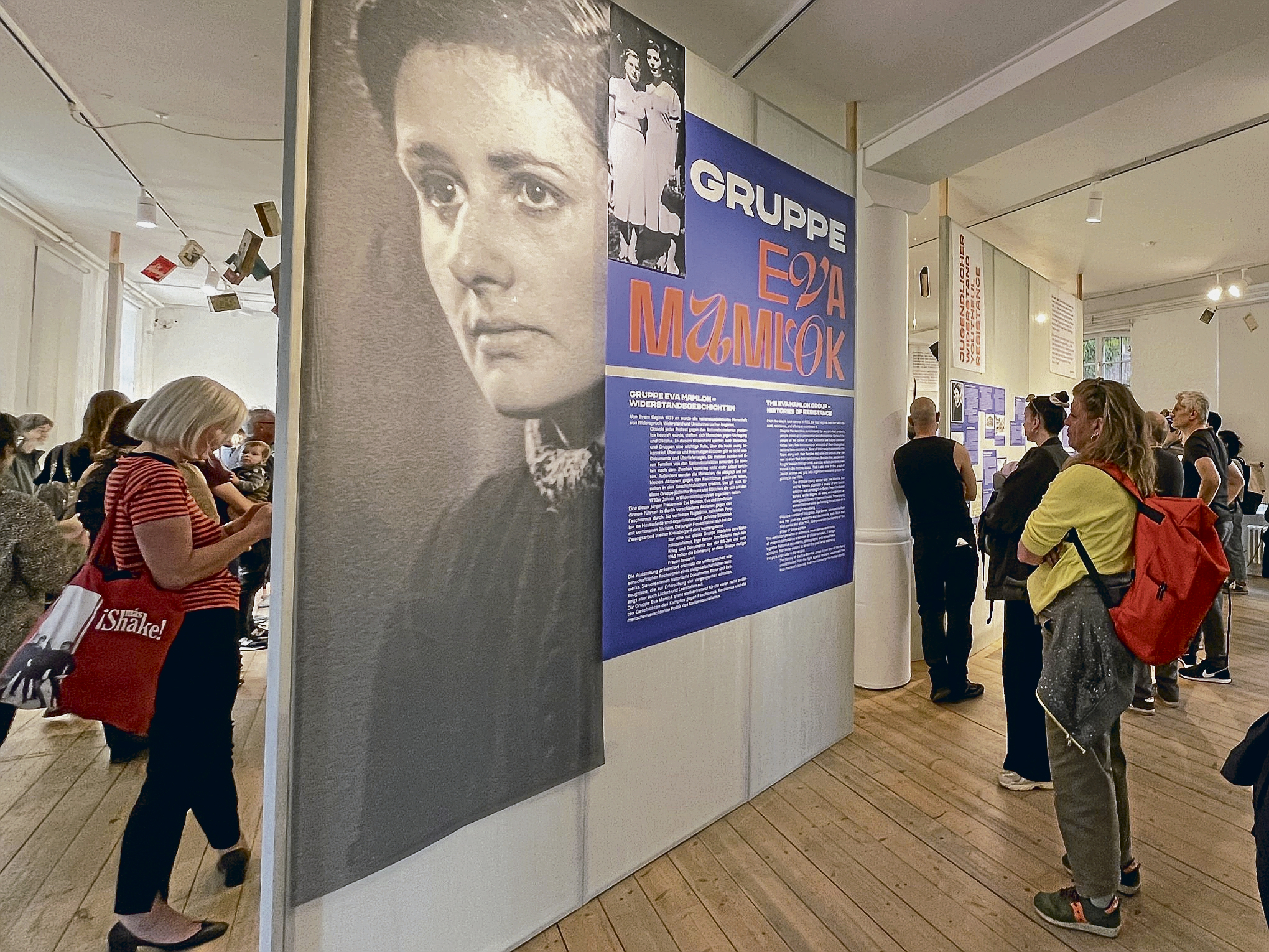 Eva Mamloks kurzes Leben wird mit einer Ausstellung im FHXB-Museum in Berlin-Kreuzberg rekonstruiert. Ihr Jugendfreund war Pieter Siemsen, der nach Argentinien emigrierte. Sie folgte ihm nicht.