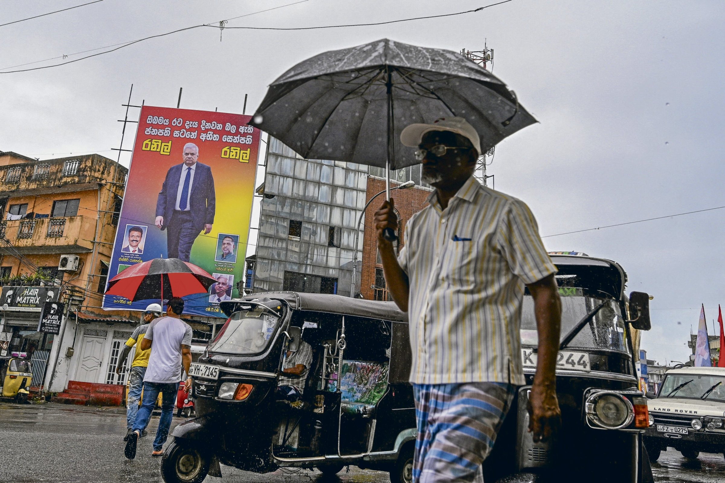 Durch den Staatsbankrott ins Amt gespült: Plakat mit Sri Lankas Präsidenten Ranil Wickremesinghe, der sich jetzt erstmals von der Bevölkerung wählen lassen will.