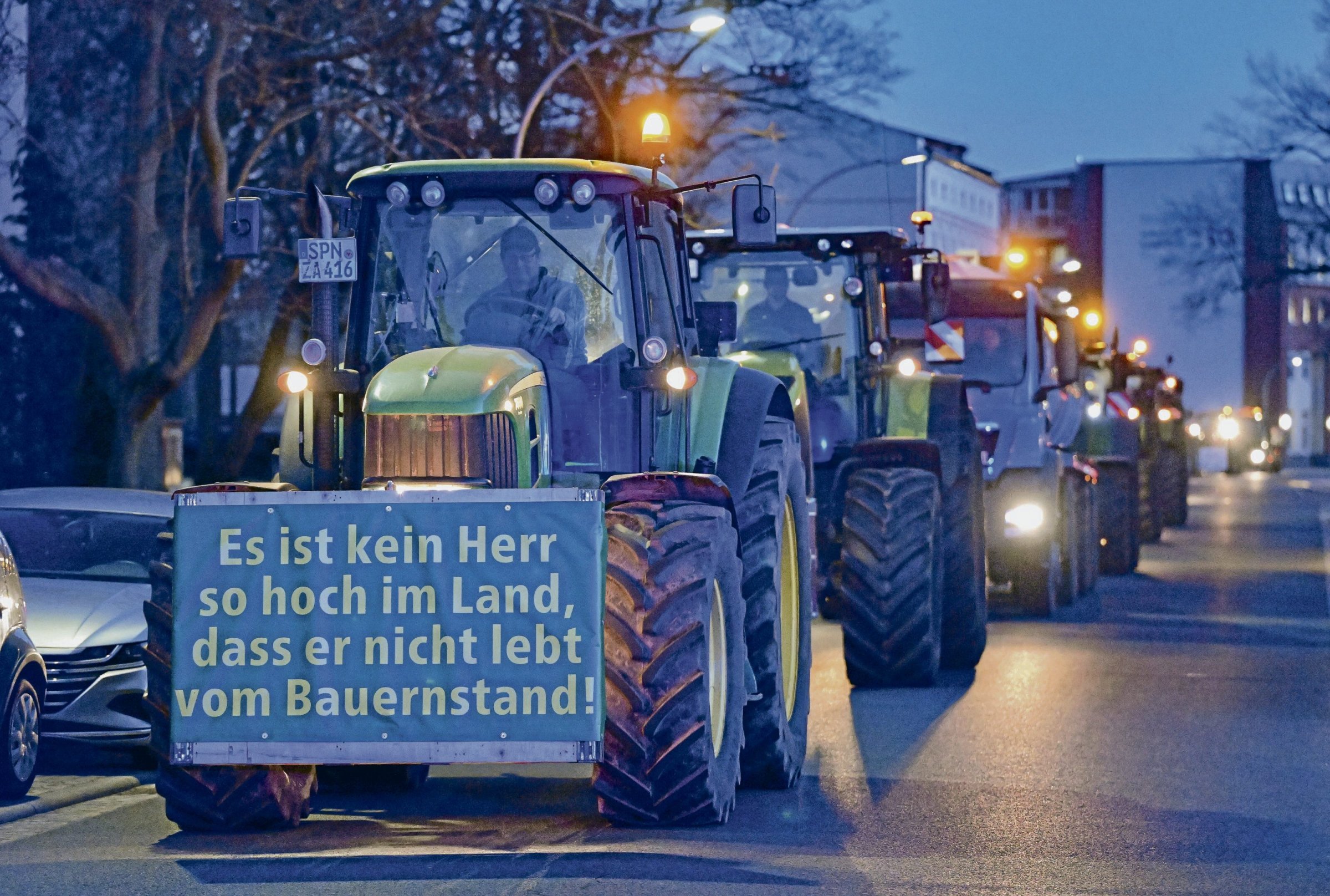 landwirtschaft-bauernerkl-rerin-juli-zeh-h-rt-zu