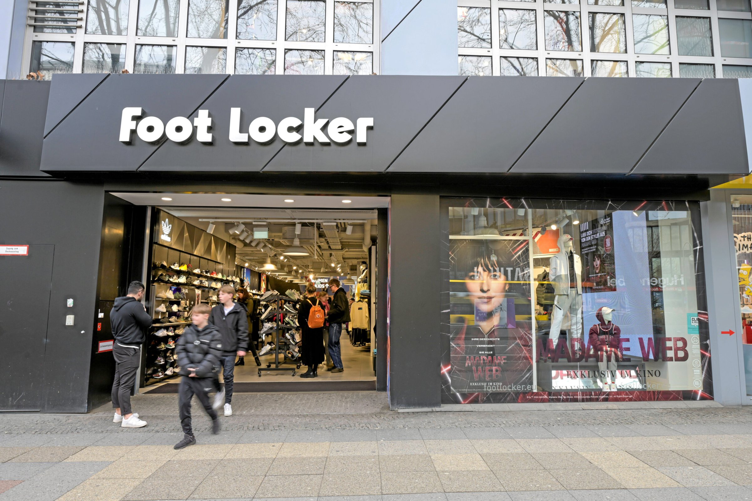 Betriebsräte – Fall Foot Locker: Erstmals Anklage wegen Union Busting ...