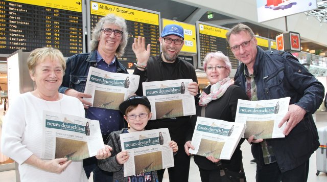 Eine gute Reise wünscht "neues deutchland".