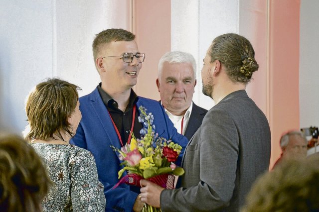 Andreas Eichner (hinten) im April 2023 neben Linke-Landeschef Sebastian Walter (l.)