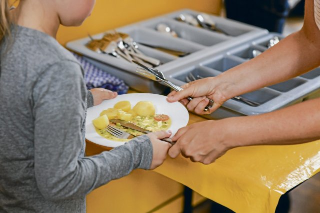 Schul- und Kita-Essen soll schmecken und nahrhaft sein – schon diesen Ansprüchen wird es nicht immer gerecht. Geht es nach dem Bürgerrat für Ernährung, ist es künftig außerdem gratis.