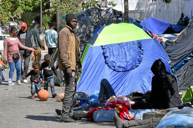 Migranten suchen Zuflucht in Zelten nahe dem Büro der UN-Migrationsorganisation IOM.