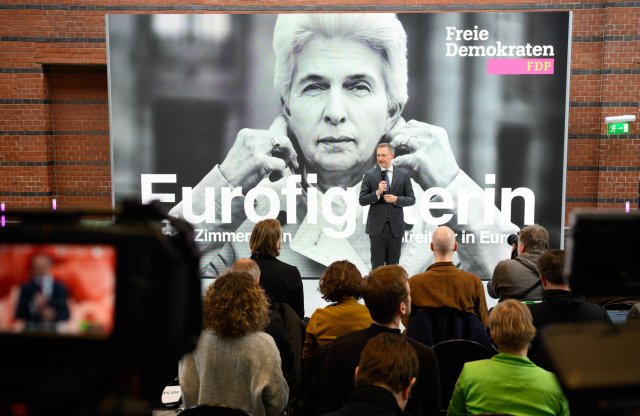 FDP-Spitzenkandidatin Strack-Zimmermann im Kampf für die röhrende Freiheit der Wenigen