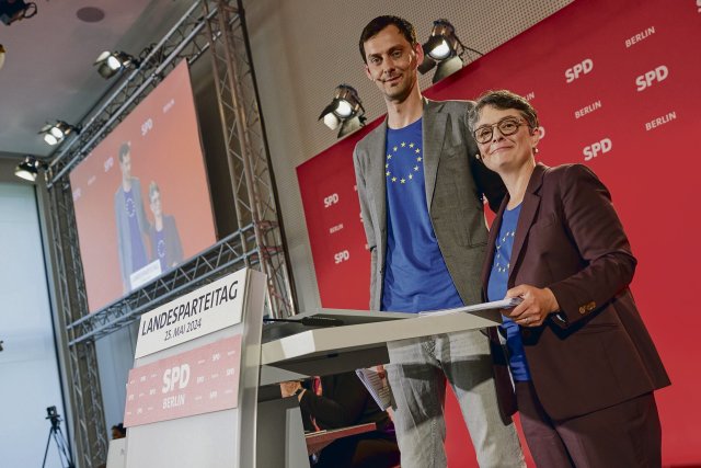 Tapfer lächeln trotz magerer Wahlergebnisse: die neuen SPD-Landesvorsitzenden Martin Hikel und Nicola Böcker-Giannini