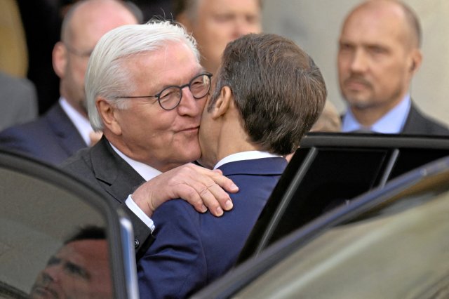 Zelebrierten die deutsch-französische Freundschaft und die wertebasierte Ordnung der EU: Bundespräsident Steinmeier und sein französischer Amtskollege Macron am Dienstag in Münster