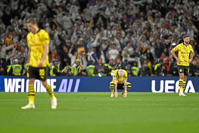 Für Dortmunds Marco Reus (M.) endete auch dieses Endspiel in einer bitteren Niederlage.