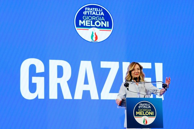 Die italienische Ministerpräsidentin Giorgia Meloni spricht über die Ergebnisse der Wahlen zum Europäischen Parlament bei einer Pressekonferenz im Wahlkomitee der Partei Fratelli d’Italia.