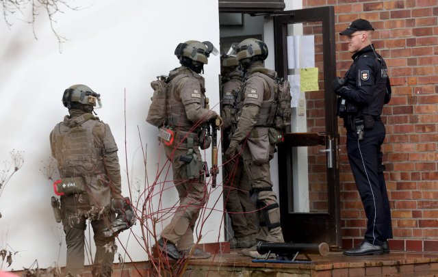 Für Abschiebungen aus dem Kirchenasyl rückt die deutsche Polizei jetzt auch mit Sondereinheiten an.