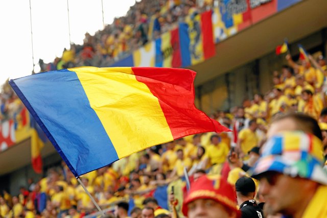 Euphorie in Blau-Gelb-Rot: Rumänien feiert seine fußballerische Auferstehung – und lädt alle dazu ein.