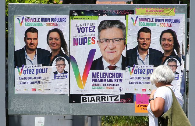 Plakate werben für die Wahl des Linksbündnisses Nupes und für Jean-Luc Mélenchon als Premierminister.