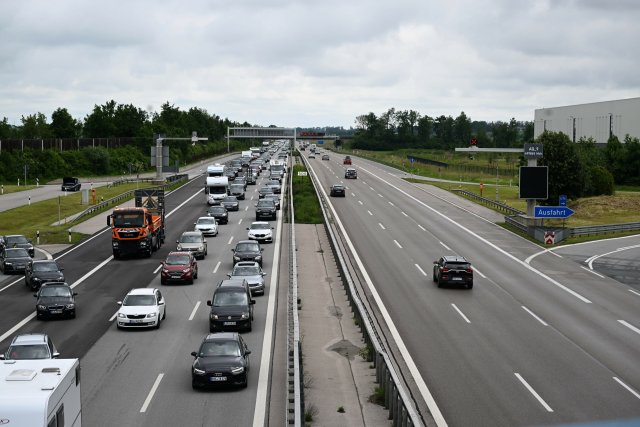 Grau scheint die deutsche Utopie: Die Verkehrsministerkonferenz träumt einer endlosen Autobahn.