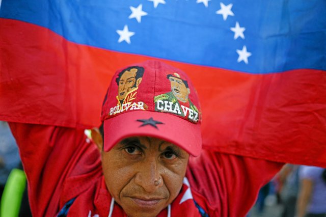 Bolivar, Chávez, Maduro: In dieser Reihe sieht ein Anhänger den ...