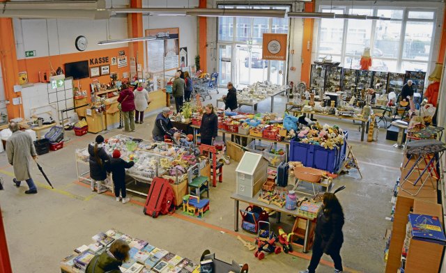 »Stilbruch« in Hamburg: Second-Hand-Laden: Honecker an der Wand, Schnäppchen auf die Hand