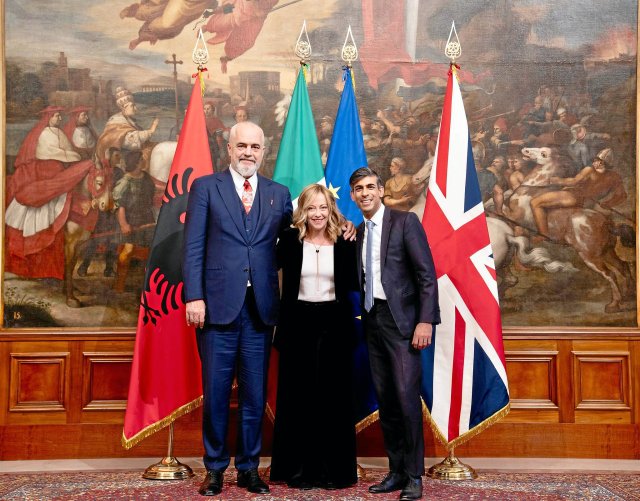 Die italienische Ministerpräsidentin Giorgia Meloni mit den Premierministern Rishi Sunak (UK) und Edi Rama (Albanien) im Dezember in Rom. Großbritanniens Ruanda-Deal ist Vorbild für ein italienisch-albanisches Abkommen.