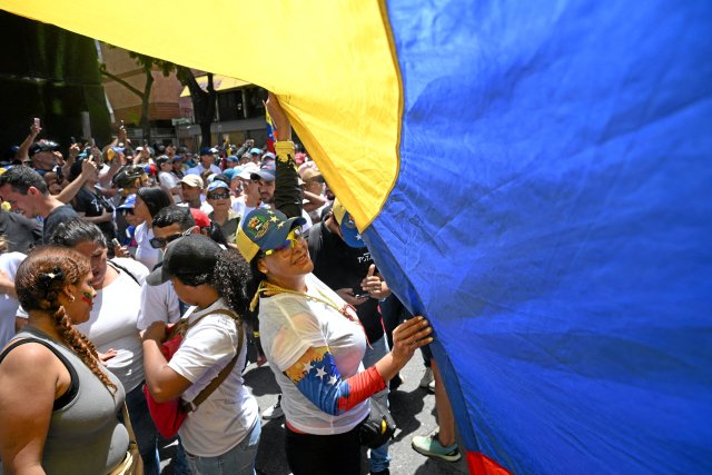 In Caracas fordern Demonstranten ein transparentes Wahlergebnis.