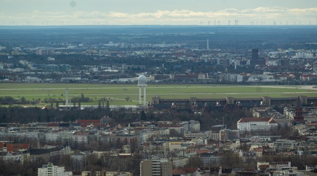 Falscher Fokus? Berlins Senat betreibt viel Aufwand, um die Randbebauung des Tempelhofer Feldes voranzutreiben.