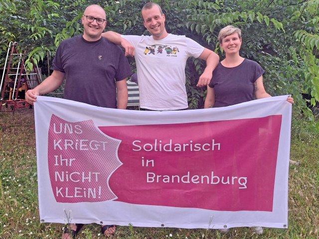 »Uns kriegt ihr nicht klein« will sich von rechter Politik nicht einschüchtern lassen.