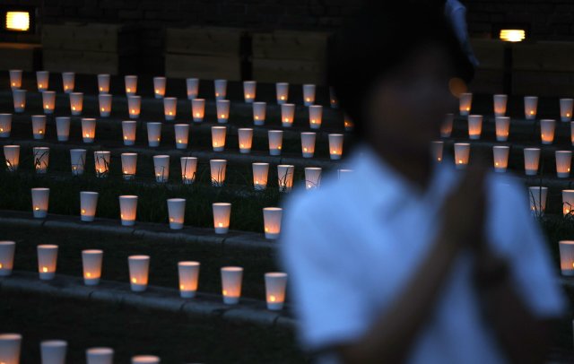 Am Vorabend des 79. Jahrestages des US-Atombombenangriffs auf die südwestjapanische Stadt werden in Nagasaki Laternen aufgestellt.