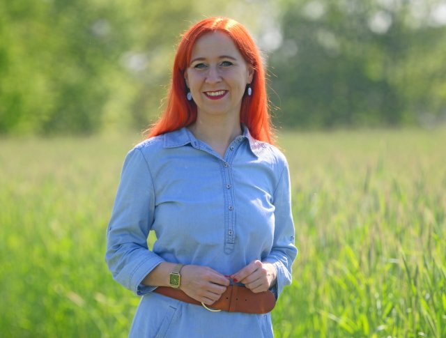 Eine Grüne im Kornfeld: Franziska Schubert, die im Wahlkampf in der Oberlausitz einigen Gegenwind aushalten muss