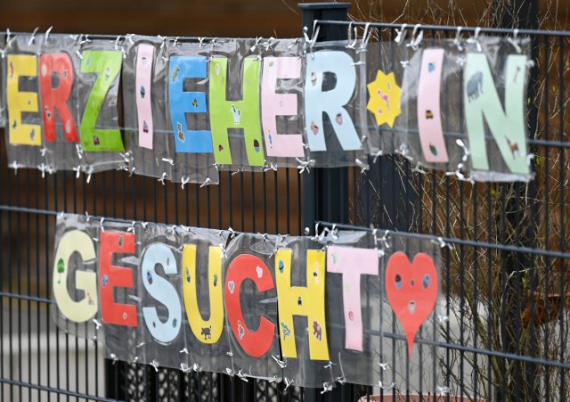 Eine Kindertagesstätte im Frankfurter Stadtteil Sachsenhausen sucht nach Fachkräften.