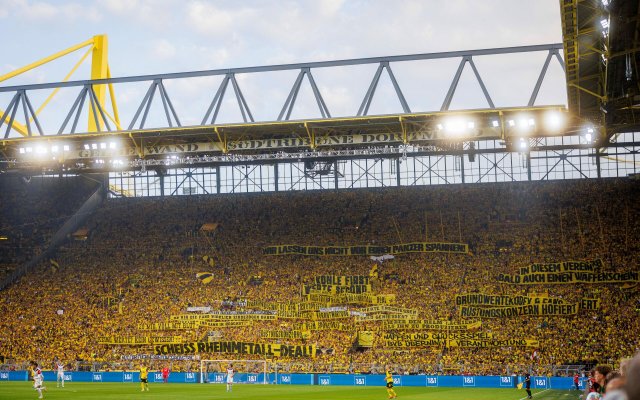 Bundesliga: Borussia Dortmund: Victory celebrations and fan protests against Rheinmetall