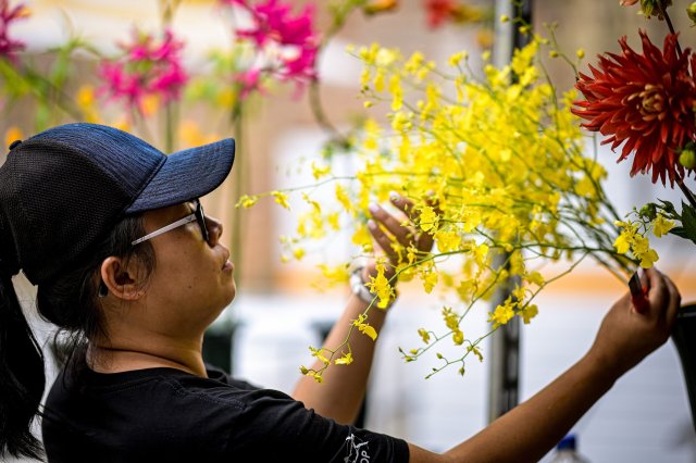 Als Handwerk unterschätzt: Florist*innen bekommen nun mehr Gehalt – zumindest in Berlin so viel wie in Westdeutschland.