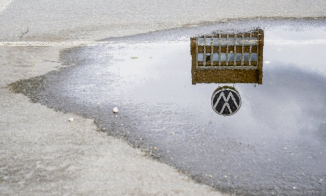 Vom Regen in die Traufe: Der VW-Vorstand plant massiven Stellenabbau.