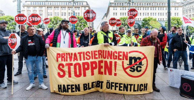 Protest von Hafenarbeitern vor dem Hamburger Rathaus