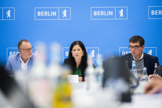 Political education: Berlin State Office for Political Education should be put on the leash