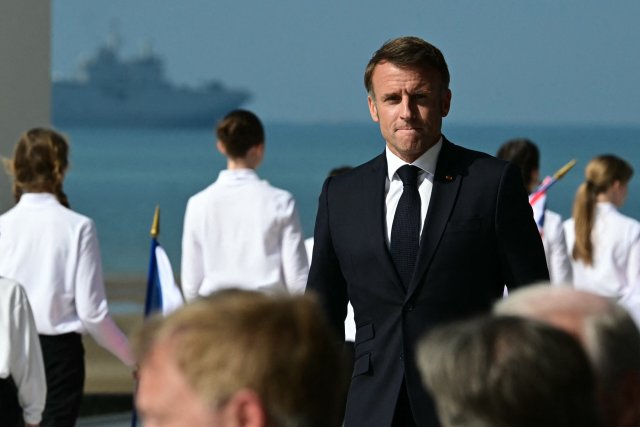 Frankreichs Präsident Emmanuel Macron in Saint-Laurent-sur-Mer während der Feierlichkeiten zum 80. Jahrestag der Landung der Alliierten in der Normandie.