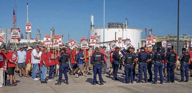 Michigan, 5. September 2024: Mitglieder der Gewerkschaft Teamsters streiken für Lohnerhöhungen und Gesundheitsleistungen.