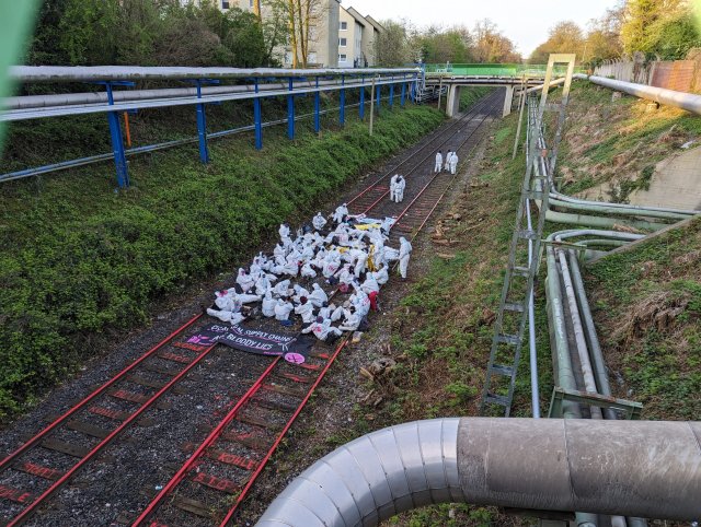 Gleisblockade in Gelsenkirchen. Hinten links Ariel Stein.