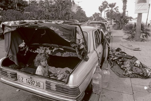 Das Auto einer Familie, die vor israelischen Angriffen aus dem Südlibanon fliehen musste