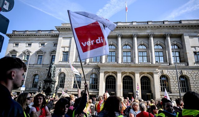 Der durch Senat und Arbeitsgericht ins Stocken geratene Arbeitskampf für Entlastungen an den Kita-Eigenbetrieben könnte schon am Montag fortgesetzt werden.