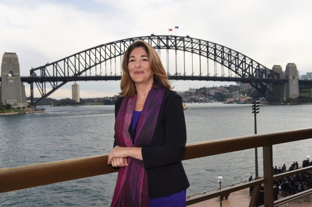 Die kanadische Autorin und Klimaaktivistin Naomi Klein vor der Sydney Harbour Bridge