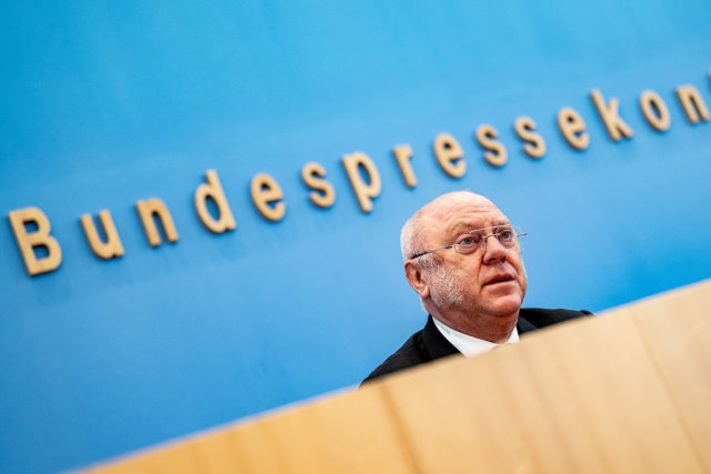 Ob auf Kundgebungen und Demonstrationen auf der Straße oder in der Bundespressekonferenz - Ulrich Schneider streitet überall für die Rechte der Armen und Hilfsbedürftigen dieser Gesellschaft.