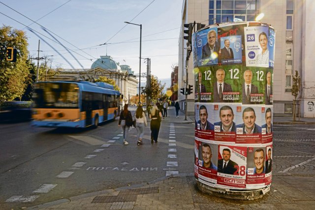 Dauer-Deko in Sofia: Plakate der Kandidaten für die nächste Parlamentsneuwahl