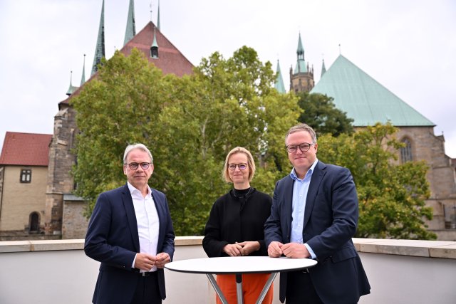 Noch stehen die Vorsitzenden ihrer Landesverbände am selben Tisch: Georg Maier (SPD), Katja Wolf (BSW) und Mario Voigt (CDU)