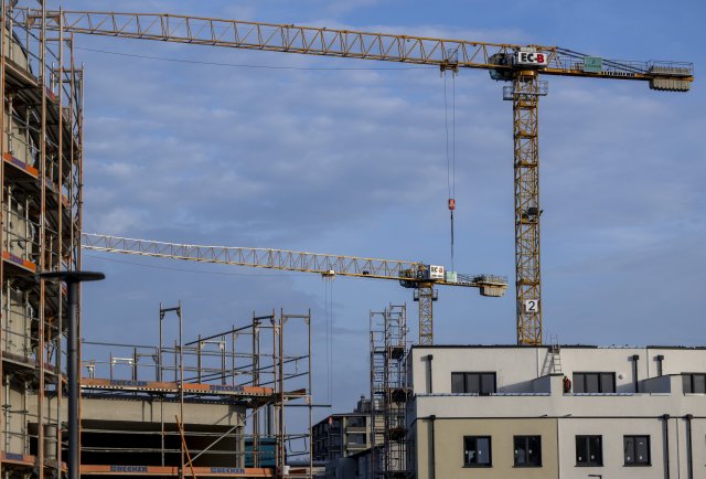 Der Senat will schneller bauen. Dass dadurch die Mieten in der Stadt sinken, bezweifelt die Linksfraktion.