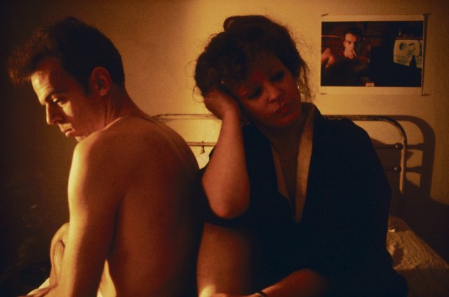 Nähe bedeutet immer auch Abhängigkeit: Nan Goldin, »Brian and Nan in Kimono«, 1983, Fotografie