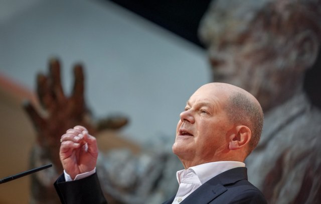 Bundeskanzler Olaf Scholz (SPD) spricht bei der sogenannten »Wahlsiegkonferenz« der SPD im Berliner Willy-Brandt-Haus.