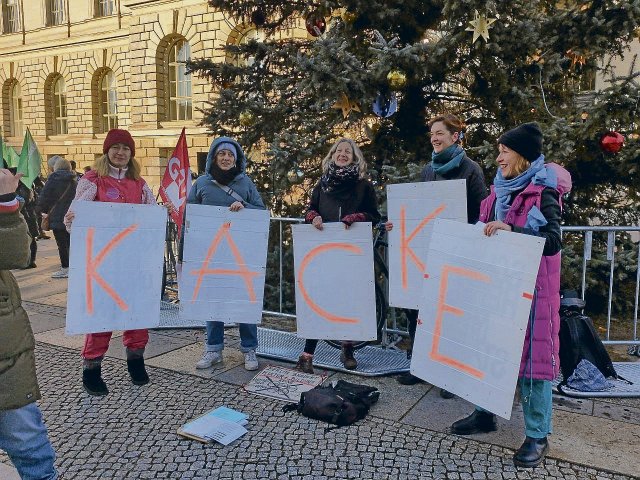 Haben eine klare Haltung gegen die Kürzungspolitik des Senats: Der Meckerchor, der sonst im »ostdeutschen Hinterland« unterwegs ist.