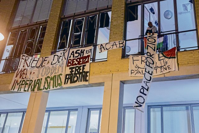 »No Place for Zionism«: Besetzer an der Alice-Salomon-Hochschule protestieren gegen Israel.